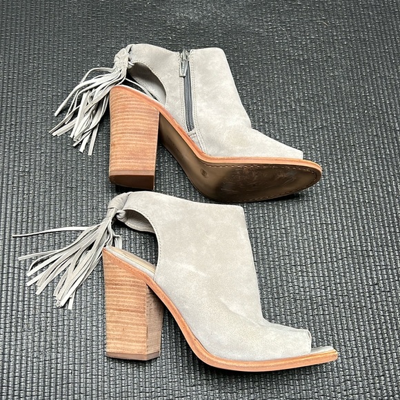 Vince Camuto Shoes - Vince Camuto Grey Suede open toed bootie, size 8.5
